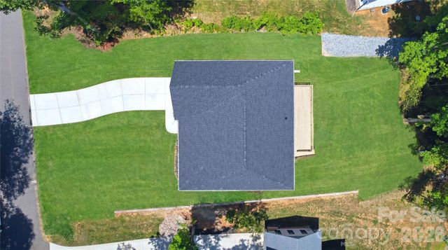 825 Breezewood Drive, Charlotte, NC 28262