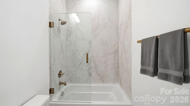 825 Breezewood Drive, Charlotte, NC 28262