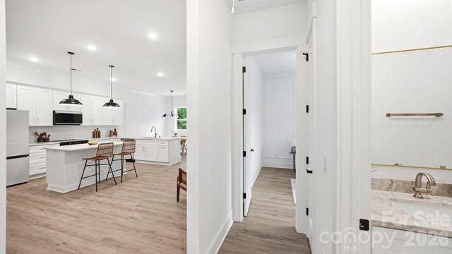 825 Breezewood Drive, Charlotte, NC 28262