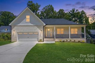 825 Breezewood Drive, Charlotte, NC 28262