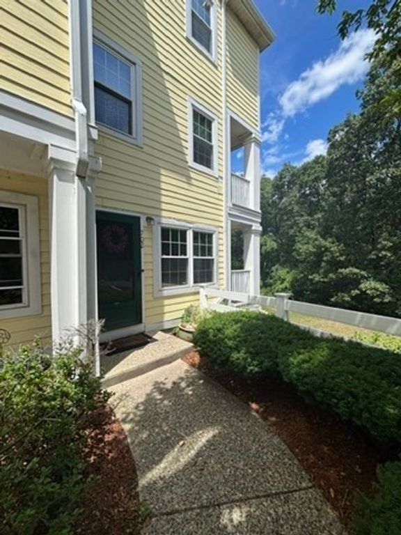 702 Gazebo Circle 702, Reading, MA 01867