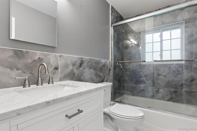 115 Rosemont Avenue, Farmingville, NY 11738