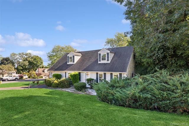 115 Rosemont Avenue, Farmingville, NY 11738