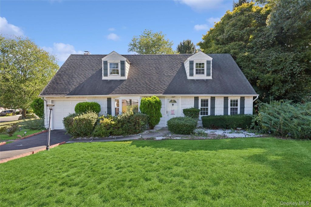 115 Rosemont Avenue, Farmingville, NY 11738