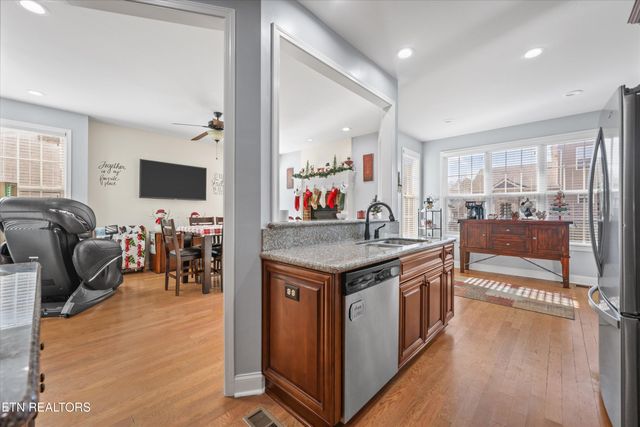 104 Crystal Cove Lane, Oak Ridge, TN 37830