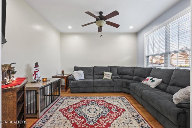 104 Crystal Cove Lane, Oak Ridge, TN 37830