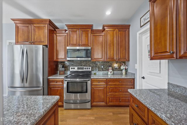 104 Crystal Cove Lane, Oak Ridge, TN 37830