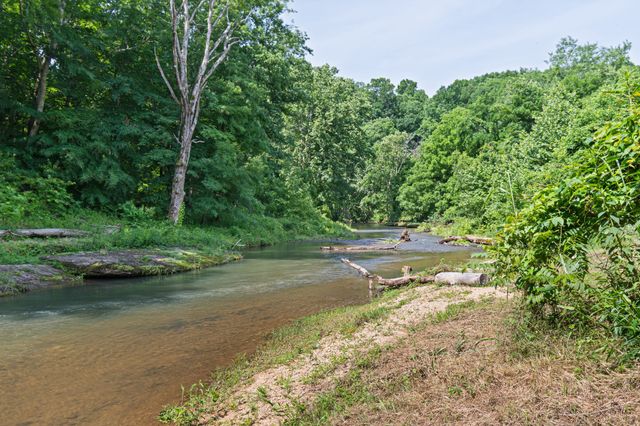 5490 Old Mill Creek Rd, Nunnelly, TN 37137