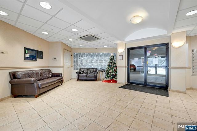 189 Forest Avenue 117, Paramus, NJ 07652