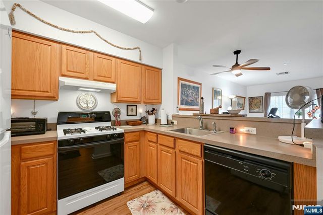 189 Forest Avenue 117, Paramus, NJ 07652