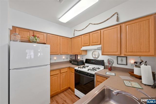 189 Forest Avenue 117, Paramus, NJ 07652