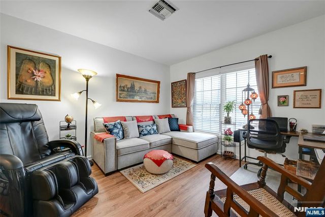 189 Forest Avenue 117, Paramus, NJ 07652