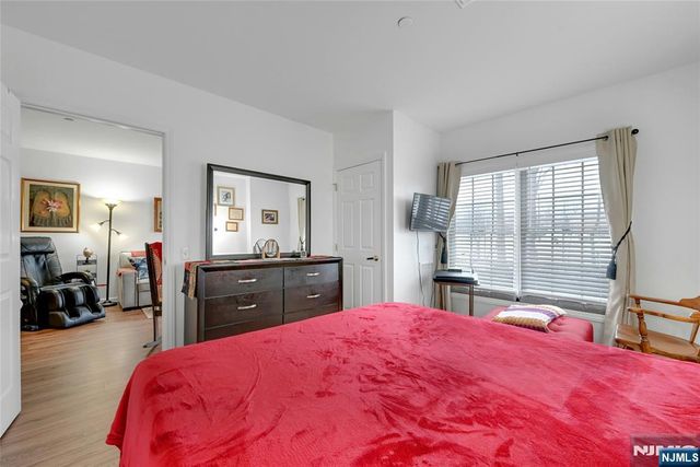 189 Forest Avenue 117, Paramus, NJ 07652