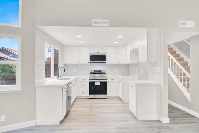 3817 Wilmington Way, Modesto, CA 95357