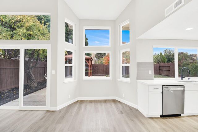 3817 Wilmington Way, Modesto, CA 95357