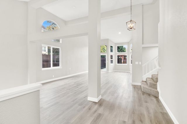 3817 Wilmington Way, Modesto, CA 95357