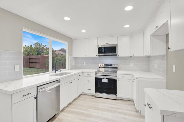 3817 Wilmington Way, Modesto, CA 95357