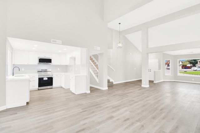 3817 Wilmington Way, Modesto, CA 95357