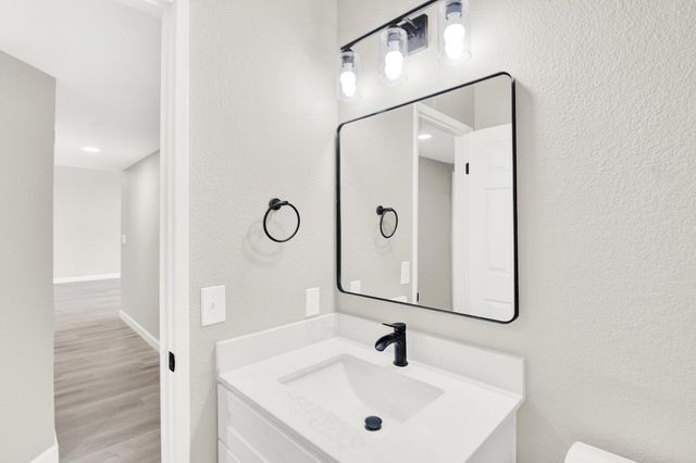 3817 Wilmington Way, Modesto, CA 95357