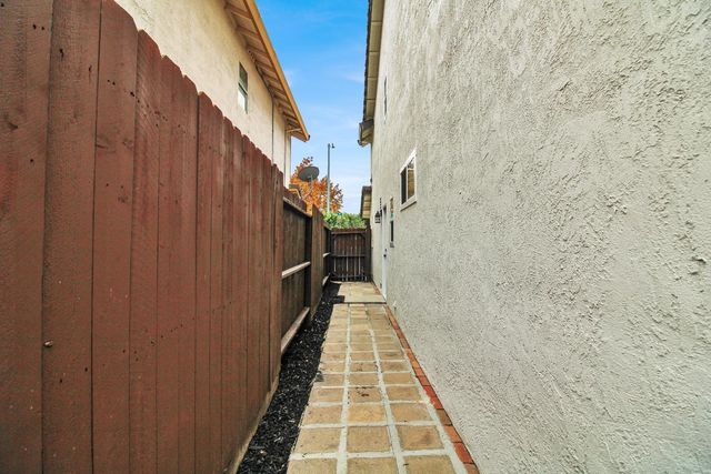 3817 Wilmington Way, Modesto, CA 95357