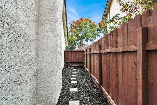 3817 Wilmington Way, Modesto, CA 95357