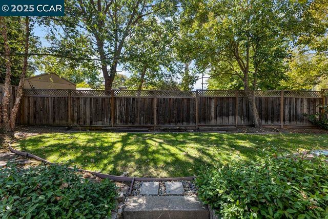 41 Iris Ln, Walnut Creek, CA 94595
