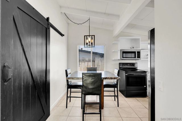 920 Raintree Pl, Vista, CA 92084