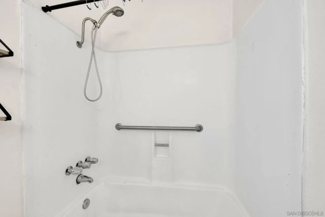 920 Raintree Pl, Vista, CA 92084