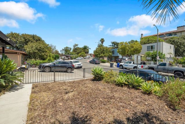 920 Raintree Pl, Vista, CA 92084