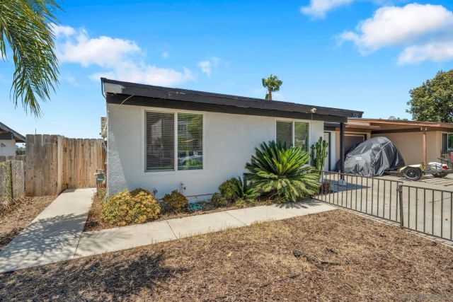 920 Raintree Pl, Vista, CA 92084