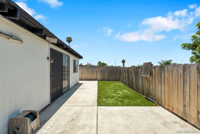 920 Raintree Pl, Vista, CA 92084