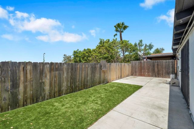 920 Raintree Pl, Vista, CA 92084