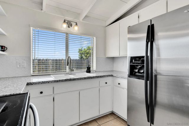 920 Raintree Pl, Vista, CA 92084