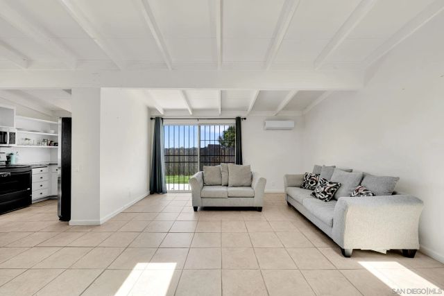 920 Raintree Pl, Vista, CA 92084