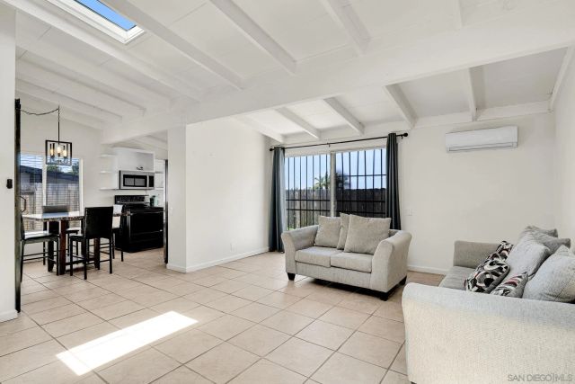 920 Raintree Pl, Vista, CA 92084