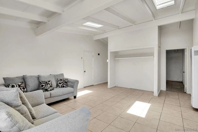 920 Raintree Pl, Vista, CA 92084
