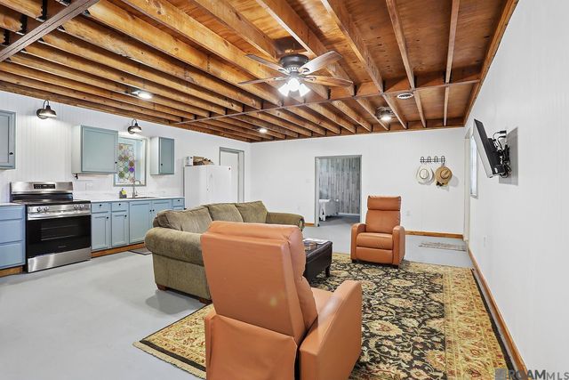 11710 Peairs Rd, Zachary, LA 70791