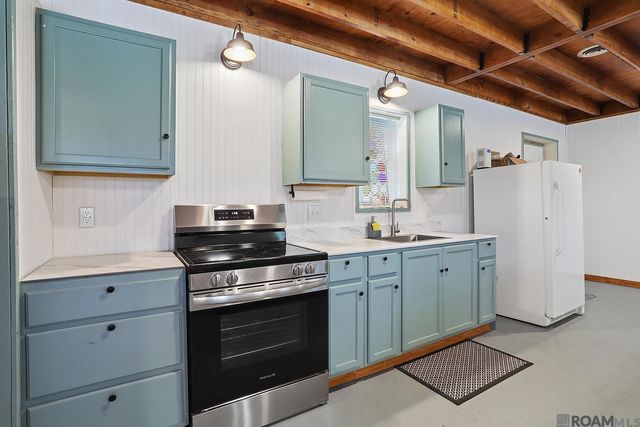 11710 Peairs Rd, Zachary, LA 70791