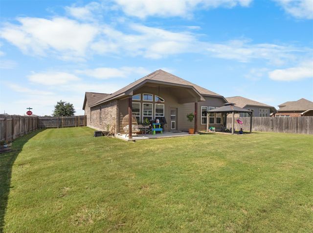 205 Hibiscus DR, Hutto, TX 78634