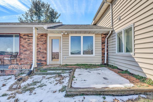 226 Magnolia LN, Callaway, VA 24067