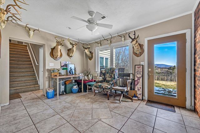 226 Magnolia LN, Callaway, VA 24067