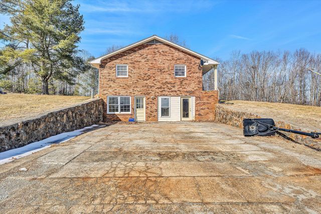 226 Magnolia LN, Callaway, VA 24067