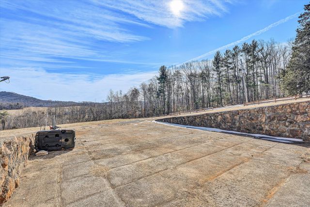 226 Magnolia LN, Callaway, VA 24067