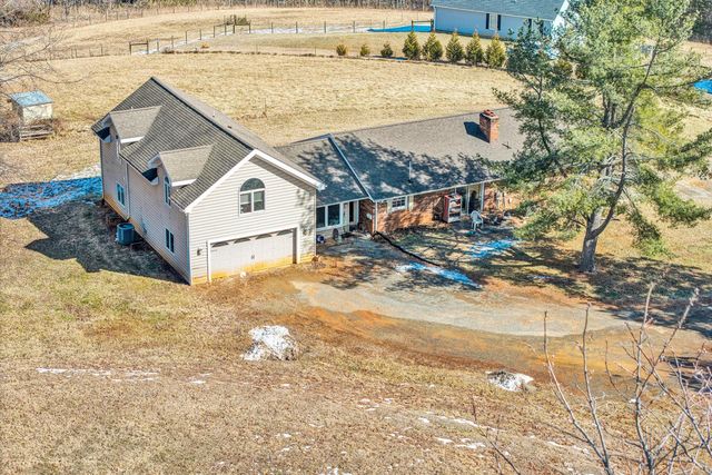 226 Magnolia LN, Callaway, VA 24067