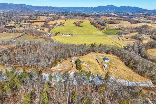 226 Magnolia LN, Callaway, VA 24067