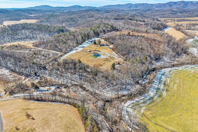 226 Magnolia LN, Callaway, VA 24067