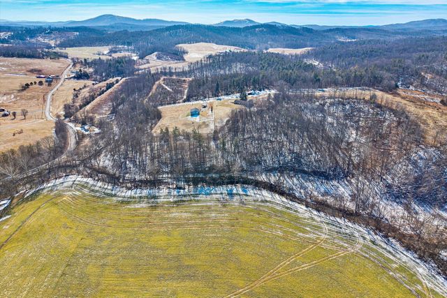 226 Magnolia LN, Callaway, VA 24067