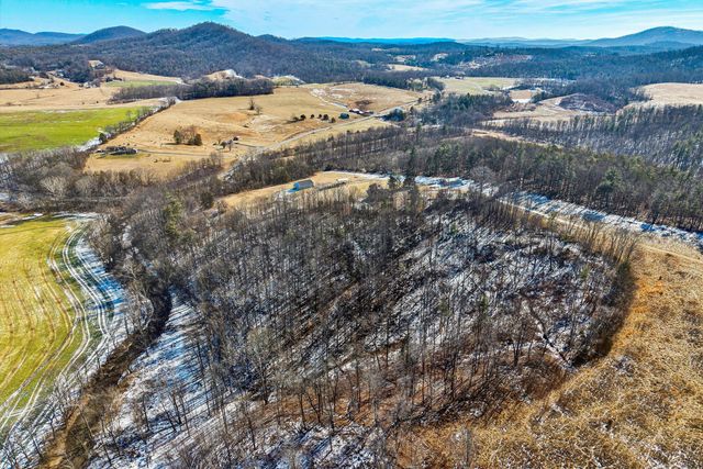 226 Magnolia LN, Callaway, VA 24067