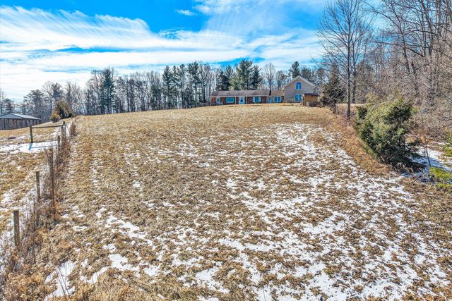 226 Magnolia LN, Callaway, VA 24067