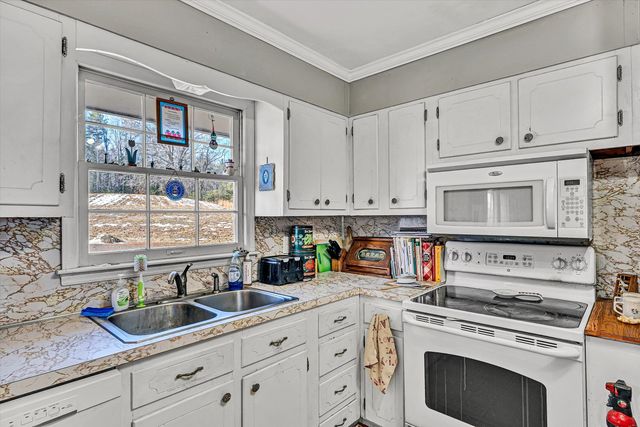 226 Magnolia LN, Callaway, VA 24067